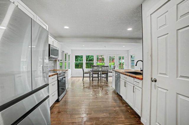 3674 Mcknight Road N, White Bear Lake, MN 55110