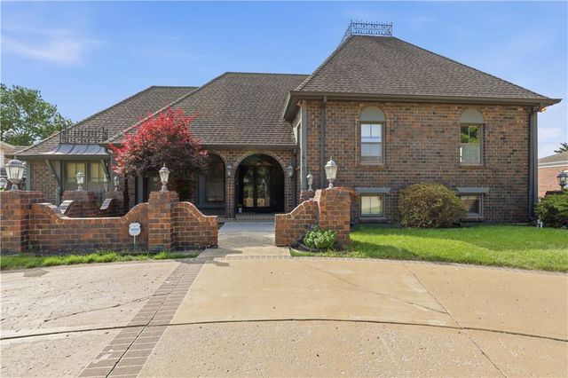 16701 E George Franklyn Drive, Independence, MO 64055