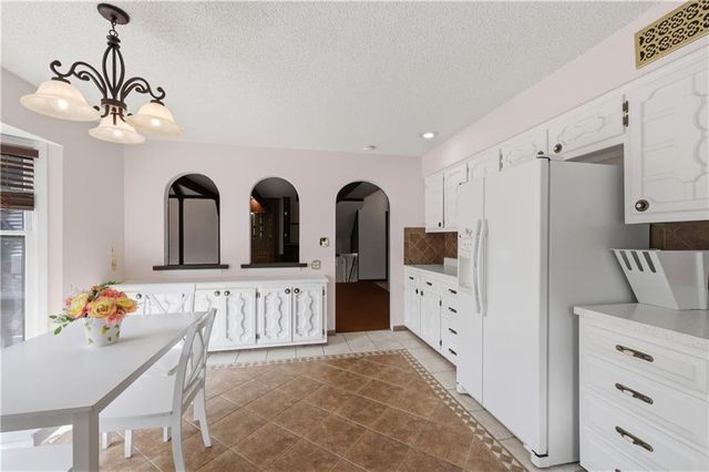 16701 E George Franklyn Drive, Independence, MO 64055