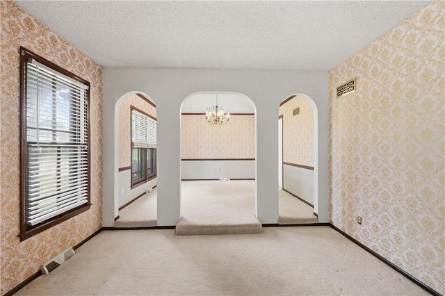 16701 E George Franklyn Drive, Independence, MO 64055