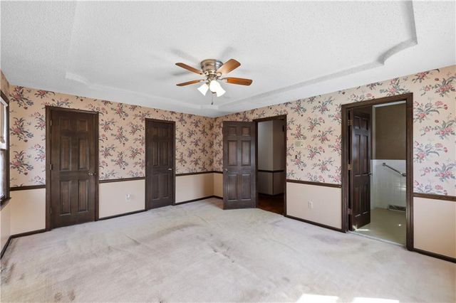 16701 E George Franklyn Drive, Independence, MO 64055