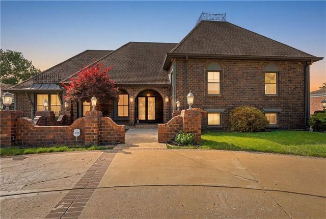 16701 E George Franklyn Drive, Independence, MO 64055