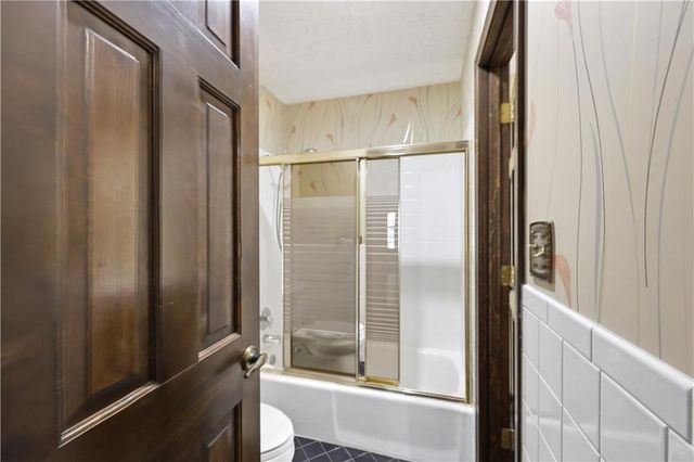 16701 E George Franklyn Drive, Independence, MO 64055