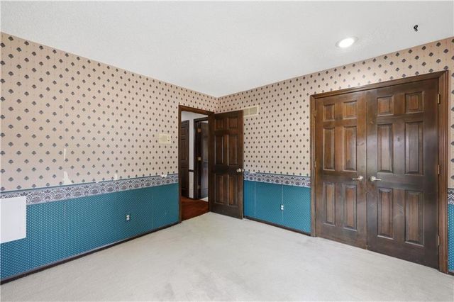 16701 E George Franklyn Drive, Independence, MO 64055