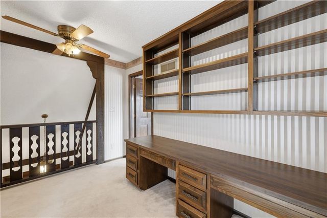 16701 E George Franklyn Drive, Independence, MO 64055