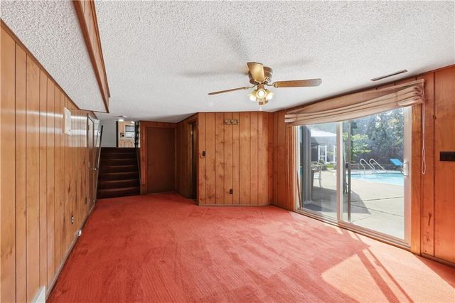16701 E George Franklyn Drive, Independence, MO 64055