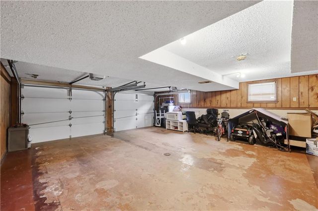 16701 E George Franklyn Drive, Independence, MO 64055