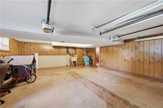 16701 E George Franklyn Drive, Independence, MO 64055