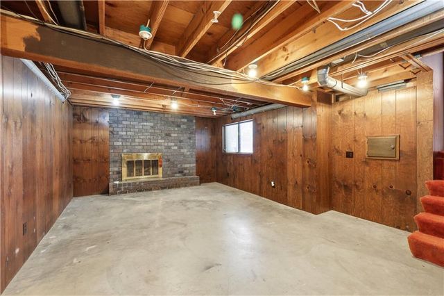 16701 E George Franklyn Drive, Independence, MO 64055