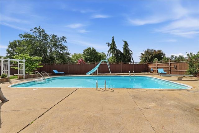 16701 E George Franklyn Drive, Independence, MO 64055