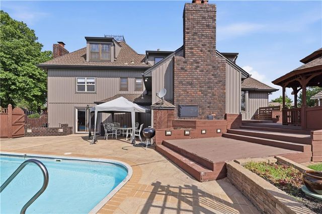 16701 E George Franklyn Drive, Independence, MO 64055
