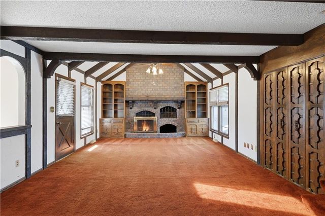 16701 E George Franklyn Drive, Independence, MO 64055
