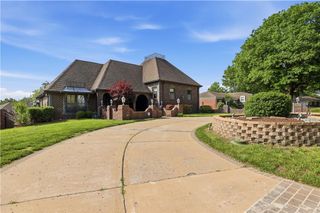 16701 E George Franklyn Drive, Independence, MO 64055