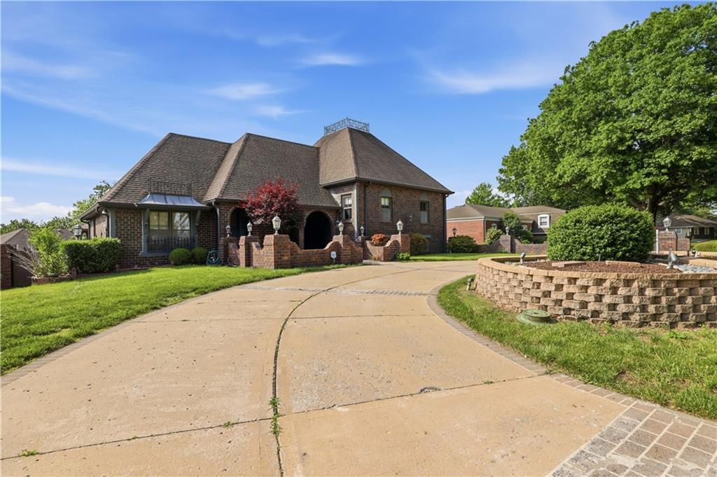 16701 E George Franklyn Drive, Independence, MO 64055