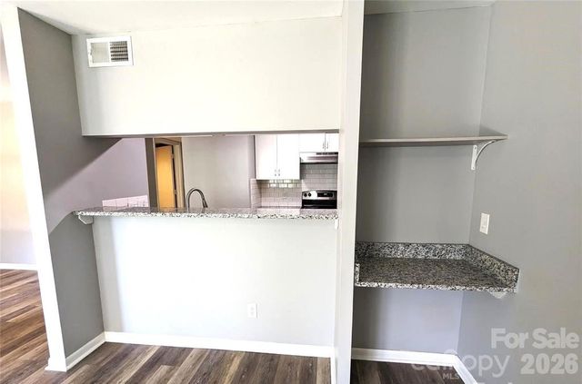 8021 Cedar Glen Drive, Charlotte, NC 28212