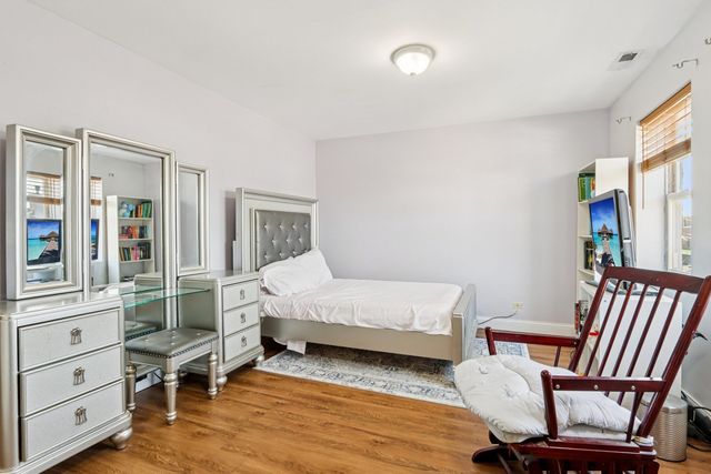 3432 S Prairie Avenue, Chicago, IL 60616