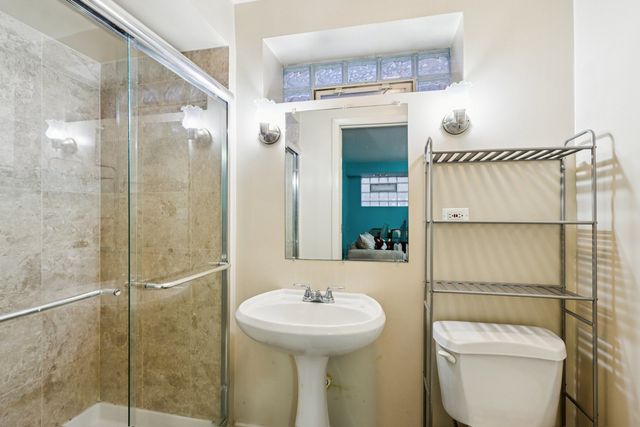 3432 S Prairie Avenue, Chicago, IL 60616