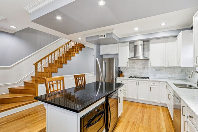 3432 S Prairie Avenue, Chicago, IL 60616