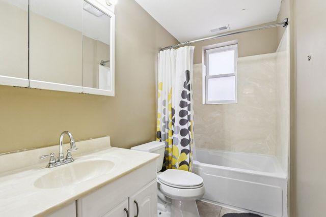 3432 S Prairie Avenue, Chicago, IL 60616