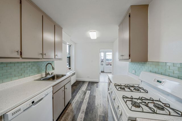 23-20 Bell Boulevard 6J, Bayside, NY 11360