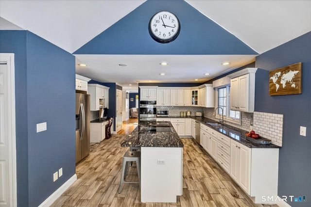 9 Woods End Lane, Weston, CT 06883