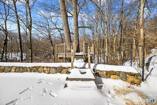 9 Woods End Lane, Weston, CT 06883