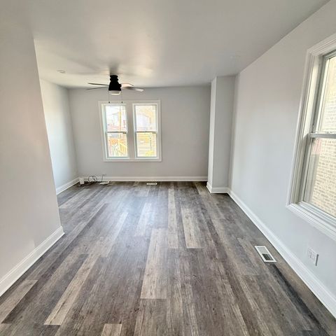 8640 S Blackstone Avenue, Chicago, IL 60619