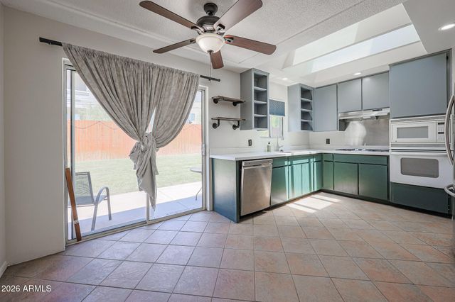 9854 N 1st Street, Phoenix, AZ 85020