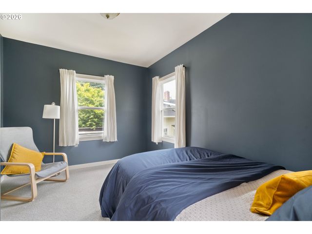 6221 Se MORRISON St, Portland, OR 97215