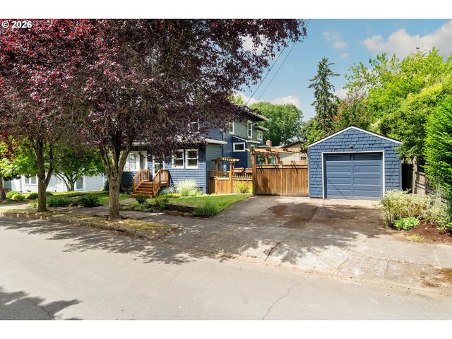 6221 Se MORRISON St, Portland, OR 97215