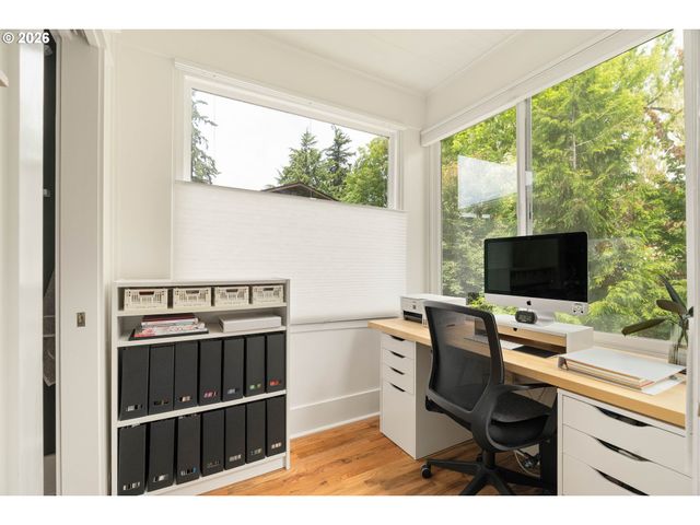 6221 Se MORRISON St, Portland, OR 97215