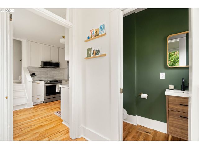 6221 Se MORRISON St, Portland, OR 97215