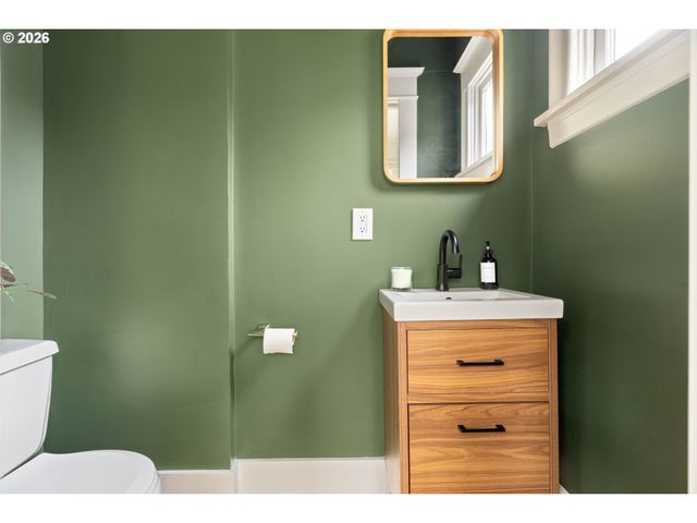 6221 Se MORRISON St, Portland, OR 97215