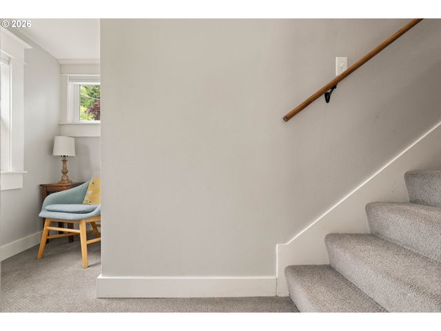 6221 Se MORRISON St, Portland, OR 97215