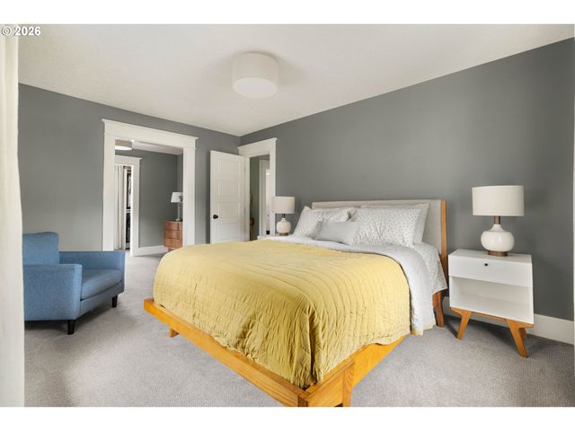 6221 Se MORRISON St, Portland, OR 97215