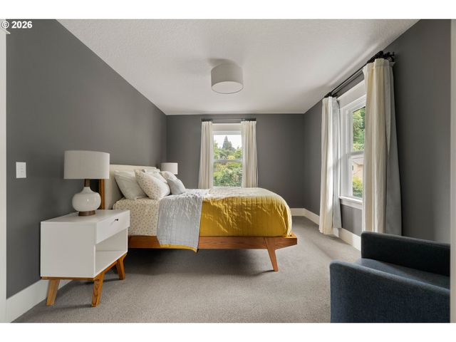 6221 Se MORRISON St, Portland, OR 97215