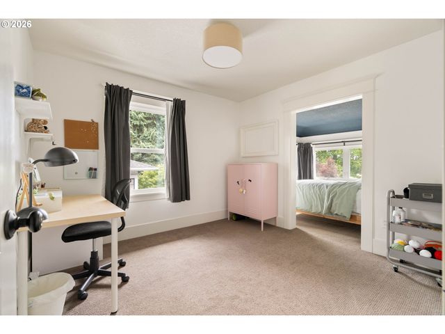 6221 Se MORRISON St, Portland, OR 97215
