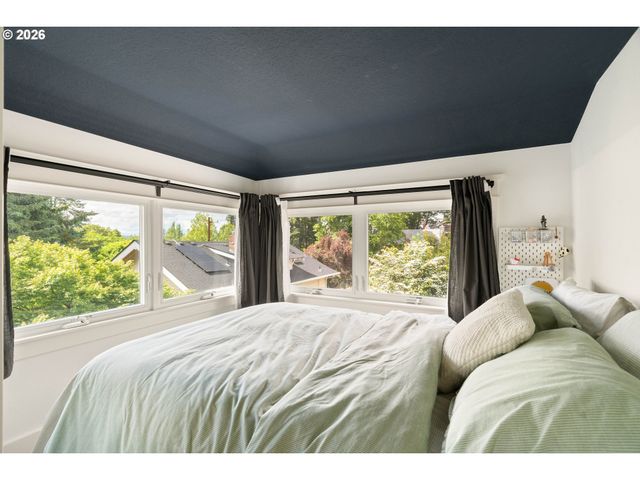 6221 Se MORRISON St, Portland, OR 97215