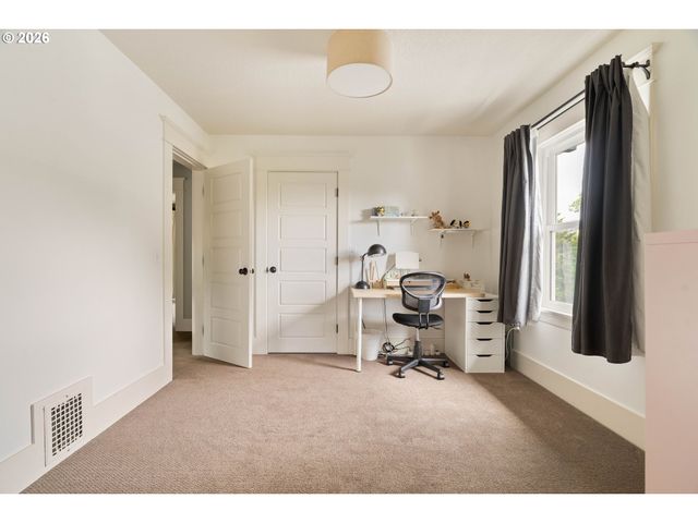6221 Se MORRISON St, Portland, OR 97215