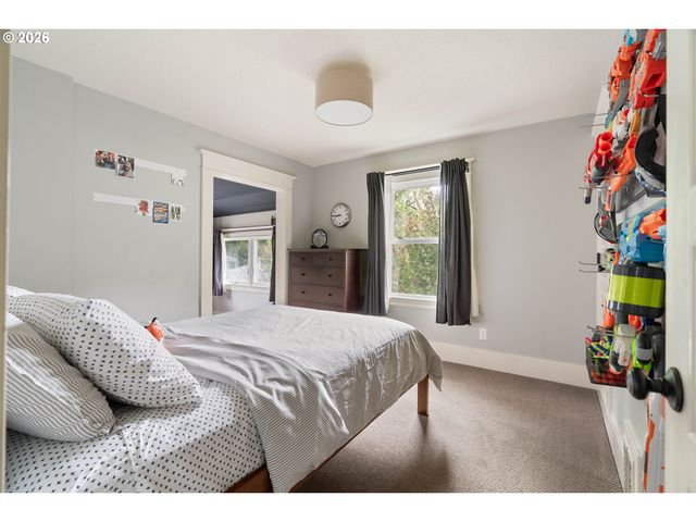 6221 Se MORRISON St, Portland, OR 97215