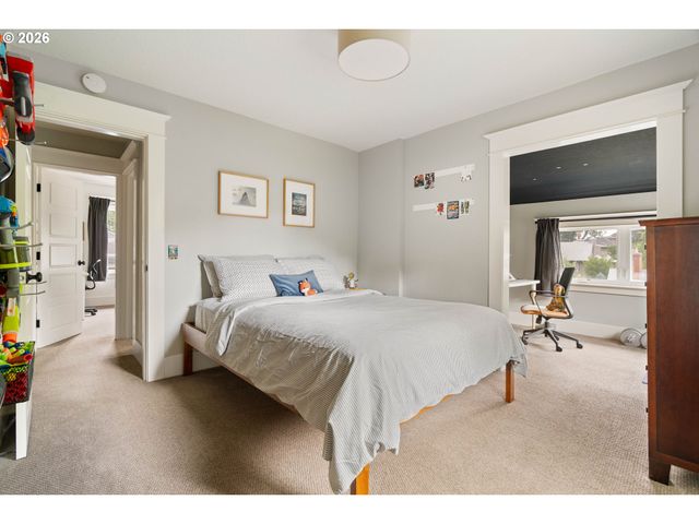 6221 Se MORRISON St, Portland, OR 97215