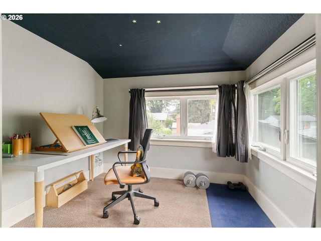 6221 Se MORRISON St, Portland, OR 97215