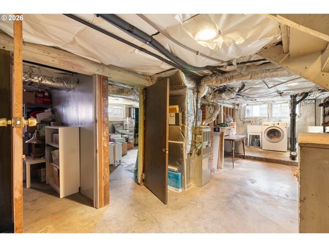 6221 Se MORRISON St, Portland, OR 97215