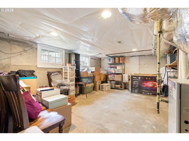 6221 Se MORRISON St, Portland, OR 97215