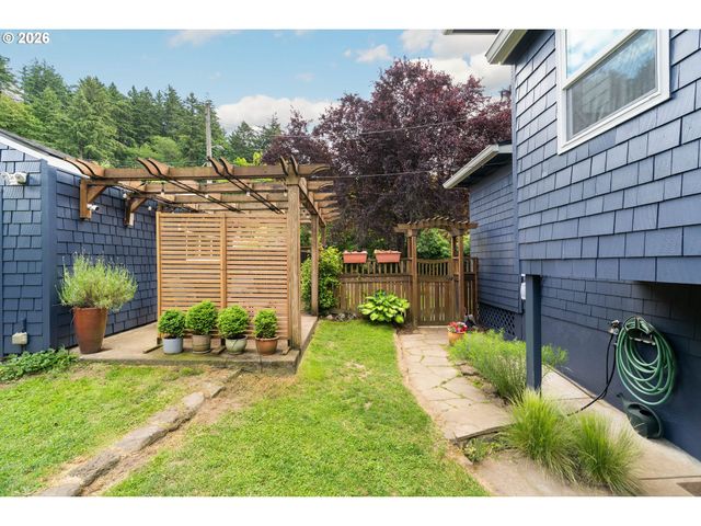 6221 Se MORRISON St, Portland, OR 97215