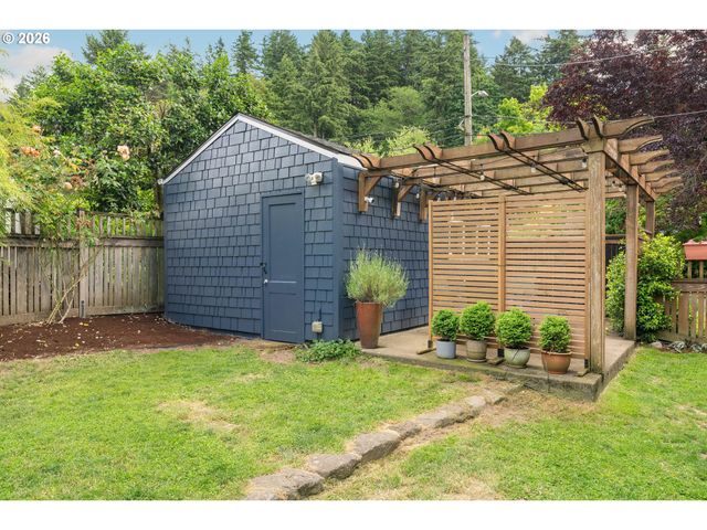6221 Se MORRISON St, Portland, OR 97215