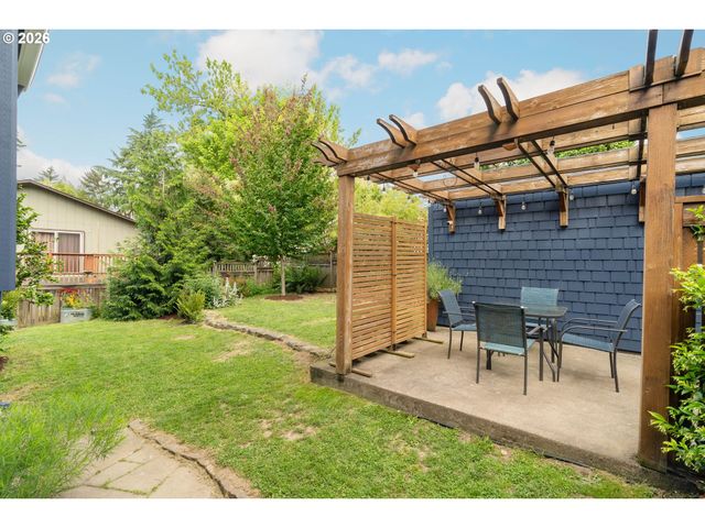 6221 Se MORRISON St, Portland, OR 97215