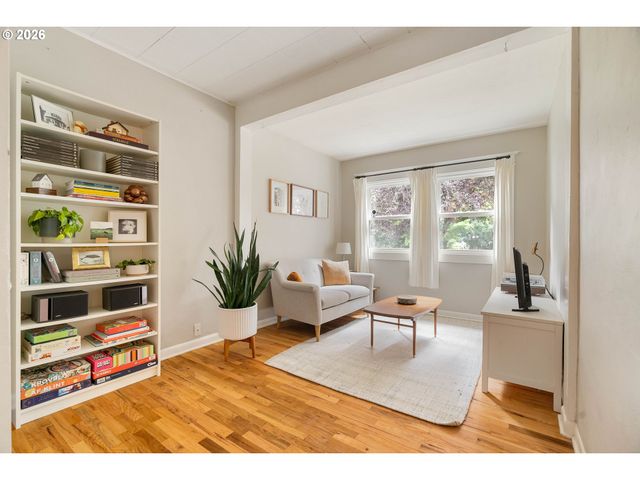 6221 Se MORRISON St, Portland, OR 97215