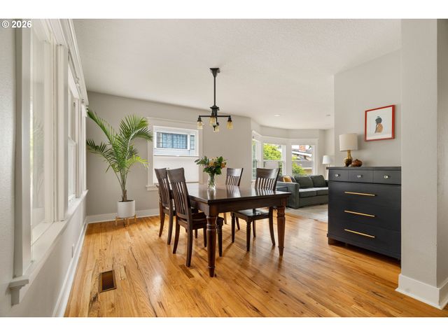 6221 Se MORRISON St, Portland, OR 97215