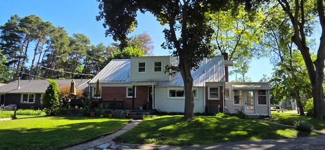 4579 Lakeshore Road, Fort Gratiot Twp, MI 48059